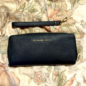 Michael kors black zip wallet